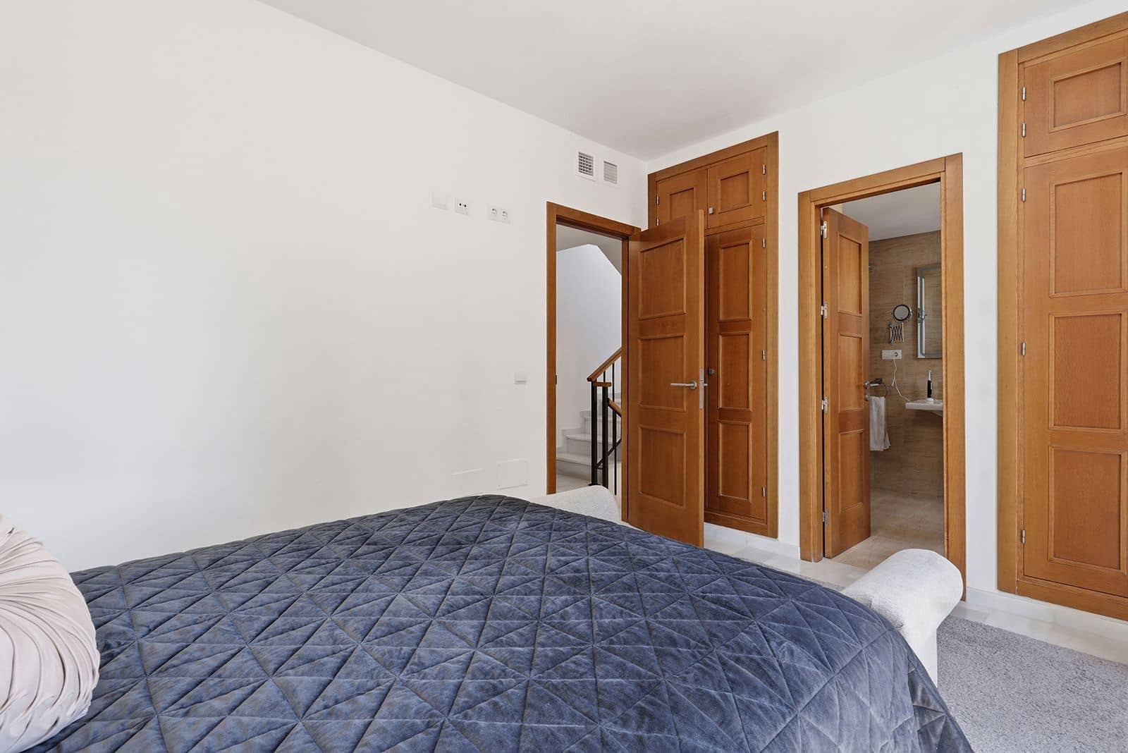 5 soverom Kjedet enebolig til salgs i Estepona - € 1 649 000 (Ref: 9894639)