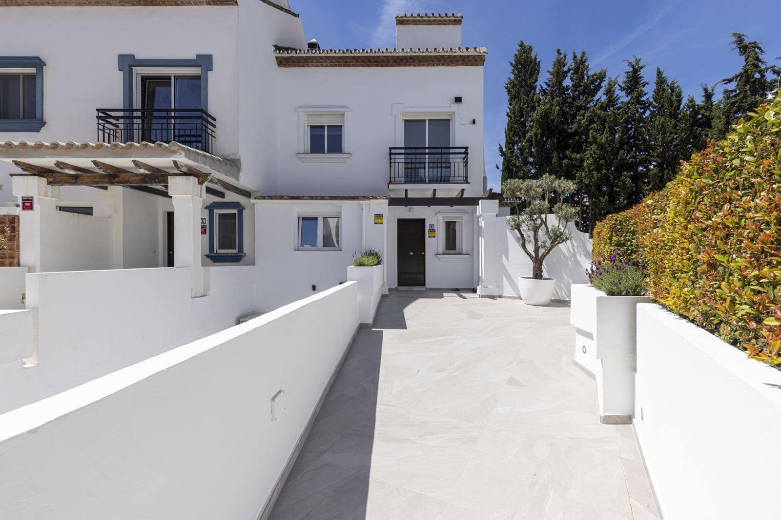 5 soverom Kjedet enebolig til salgs i Estepona - € 1 649 000 (Ref: 9894639)