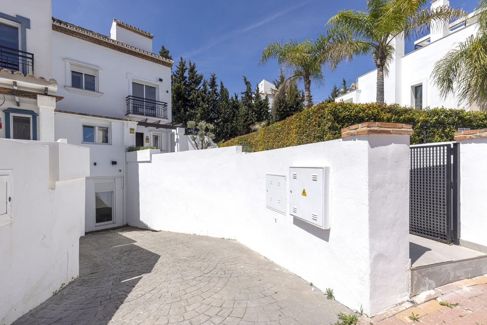 5 soverom Kjedet enebolig til salgs i Estepona - € 1 649 000 (Ref: 9894639)