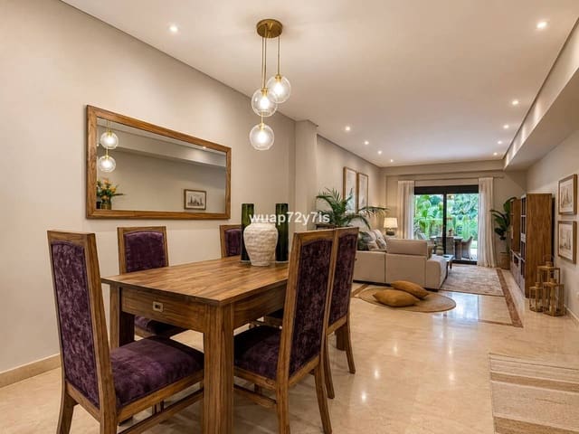 2 soveværelse Lejlighed til salg i Puerto Banus, Marbella - € 895.000 (Ref: 9894642)