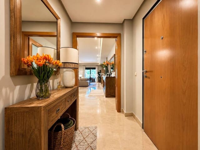 2 soveværelse Lejlighed til salg i Puerto Banus, Marbella - € 895.000 (Ref: 9894642)