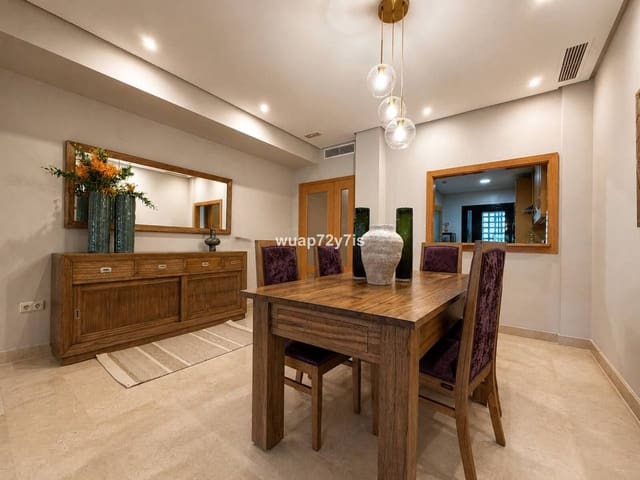 2 soveværelse Lejlighed til salg i Puerto Banus, Marbella - € 895.000 (Ref: 9894642)