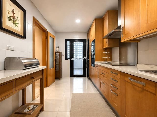 2 soveværelse Lejlighed til salg i Puerto Banus, Marbella - € 895.000 (Ref: 9894642)