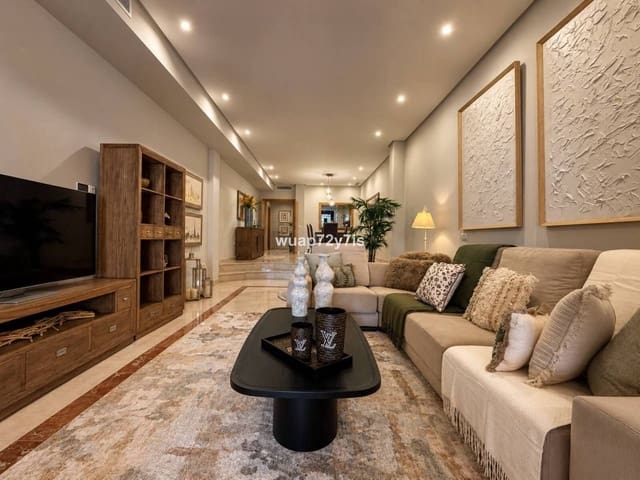 2 soveværelse Lejlighed til salg i Puerto Banus, Marbella - € 895.000 (Ref: 9894642)