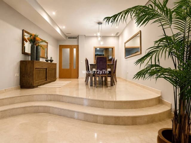 2 soveværelse Lejlighed til salg i Puerto Banus, Marbella - € 895.000 (Ref: 9894642)
