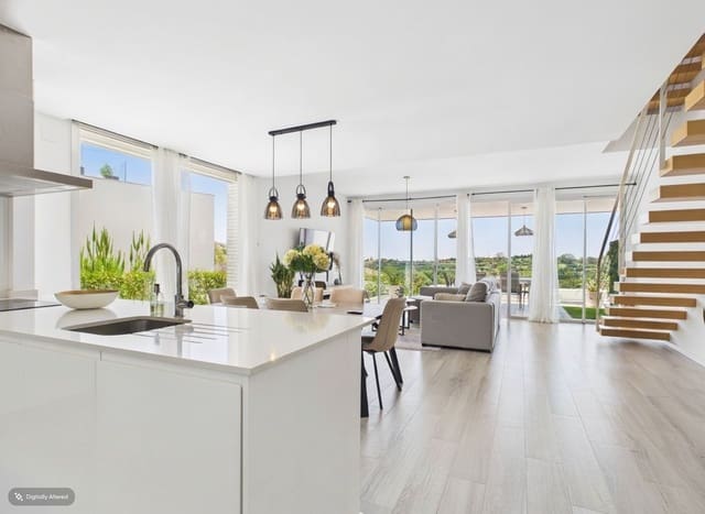 3 quarto Moradia Geminada para venda em Cancelada, Estepona - 695 000 € (Ref: 9894645)