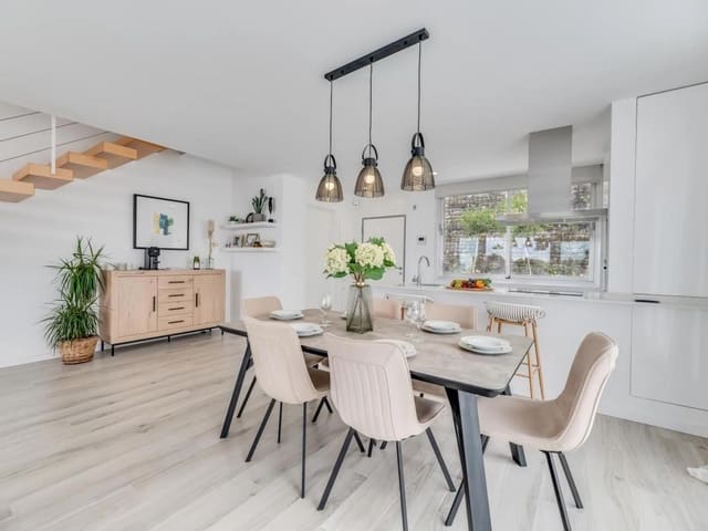 3 quarto Moradia Geminada para venda em Cancelada, Estepona - 695 000 € (Ref: 9894645)