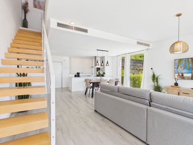 3 quarto Moradia Geminada para venda em Cancelada, Estepona - 695 000 € (Ref: 9894645)