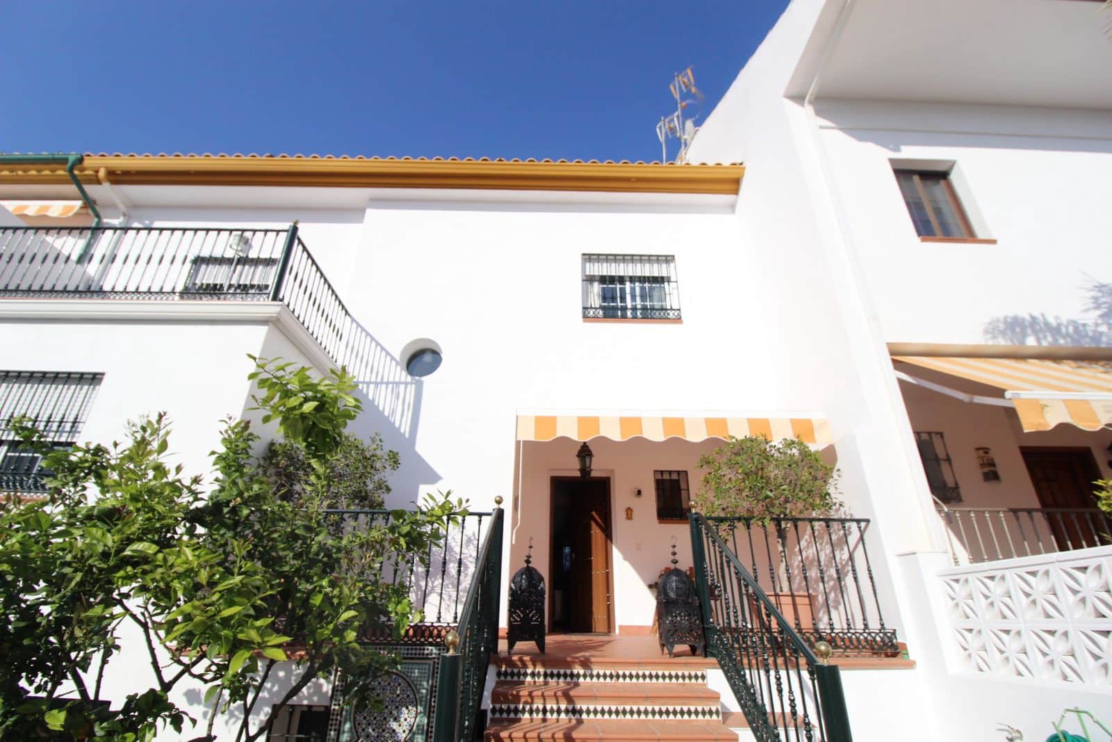 4 chambre Maison de Ville à vendre à Guadalmina - 730 000 € (Ref: 9894647)