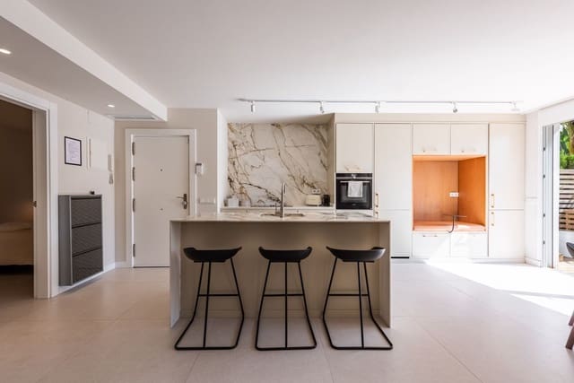 3 chambre Appartement à vendre à Nueva Andalucia, Marbella - 850 000 € (Ref: 9894657)