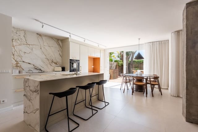 3 chambre Appartement à vendre à Nueva Andalucia, Marbella - 850 000 € (Ref: 9894657)