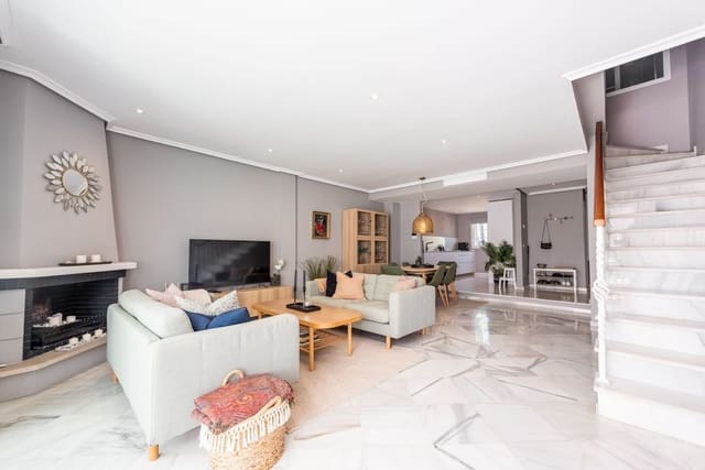 3 bedroom Townhouse for sale in Golden Mile, Marbella - € 1,350,000 (Ref: 9894662)
