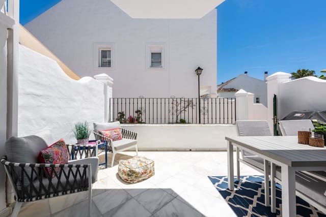 3 bedroom Townhouse for sale in Golden Mile, Marbella - € 1,350,000 (Ref: 9894662)