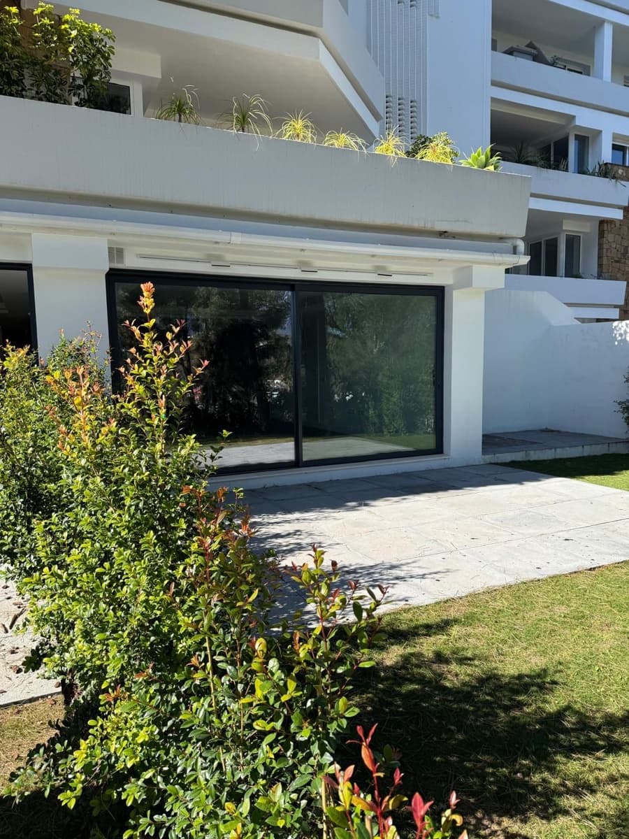 1 bedroom Apartment for sale in Nueva Andalucia - € 357,000 (Ref: 9894671)