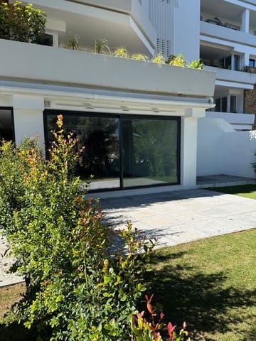 1 bedroom Apartment for sale in Nueva Andalucia, Marbella - € 357,000 (Ref: 9894671)