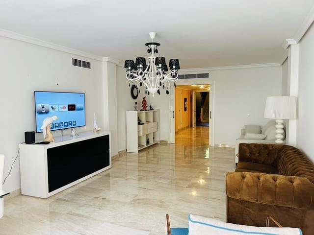 Apartamento de 2 habitaciones en Elviria, Marbella en venta - 600.000 € (Ref: 9894675)