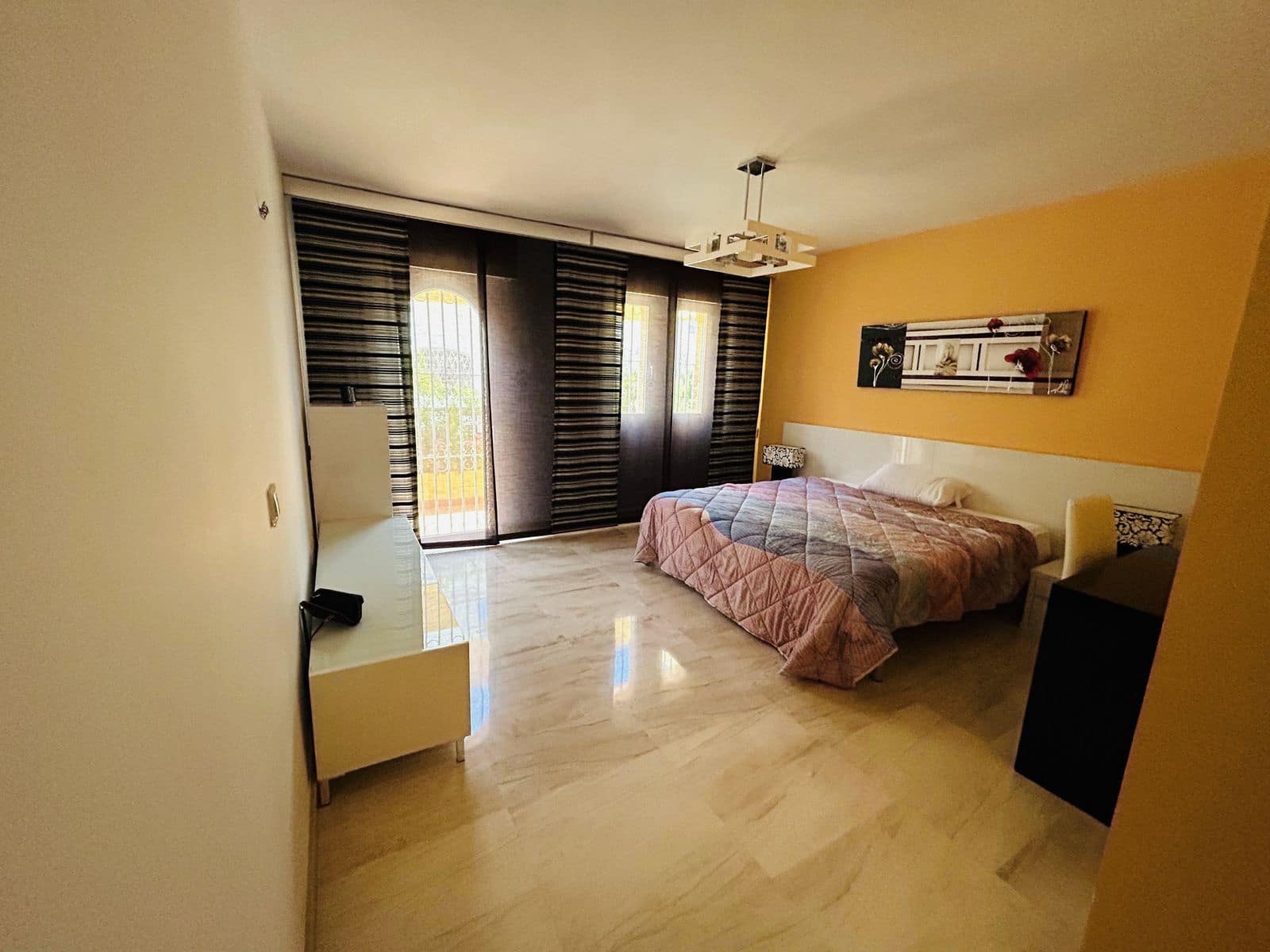 Apartamento de 2 habitaciones en Elviria en venta - 600.000 € (Ref: 9894675)