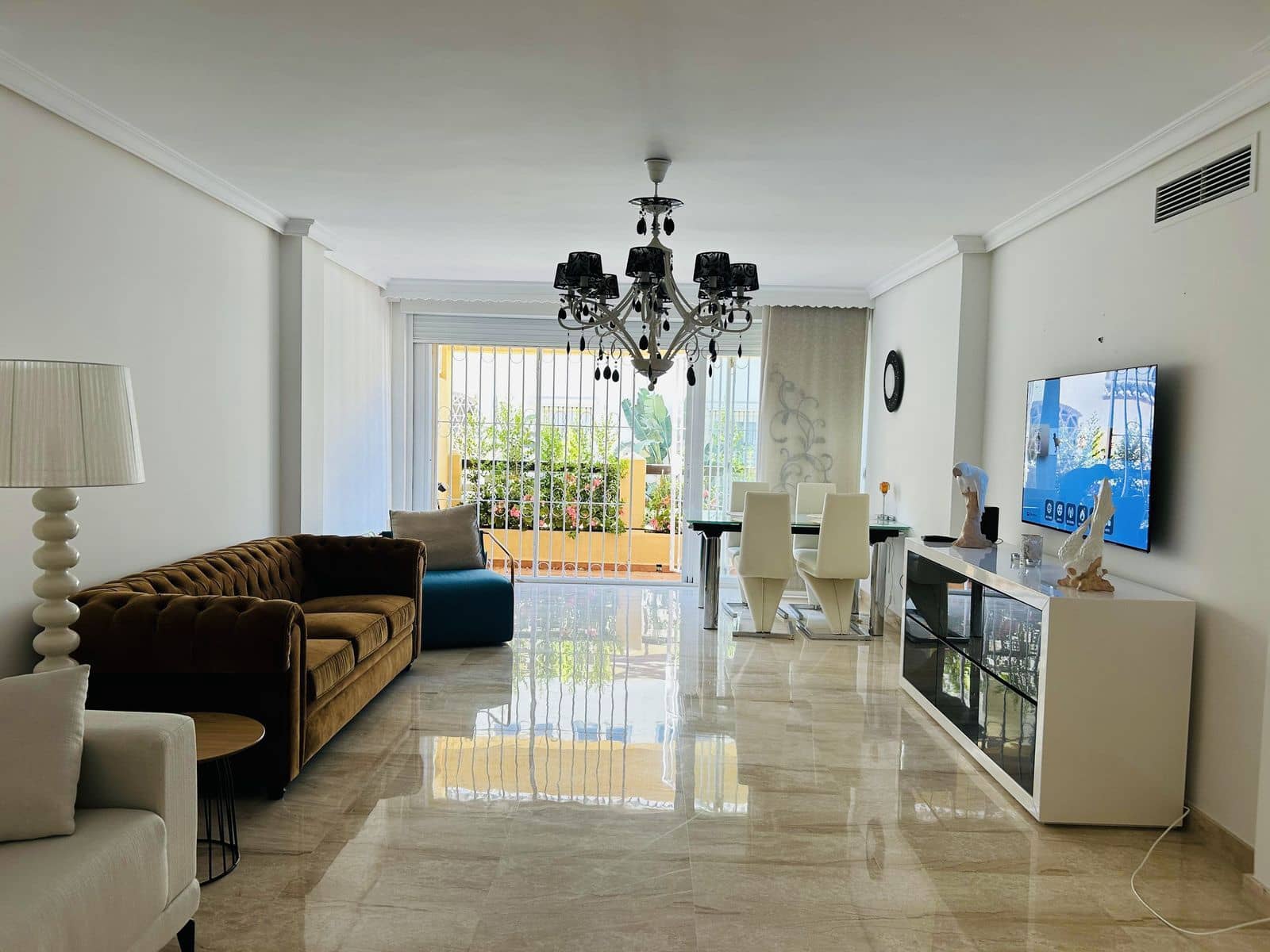 Apartamento de 2 habitaciones en Elviria en venta - 600.000 € (Ref: 9894675)