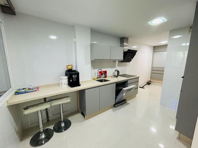 Apartamento de 2 habitaciones en Elviria, Marbella en venta - 600.000 € (Ref: 9894675)