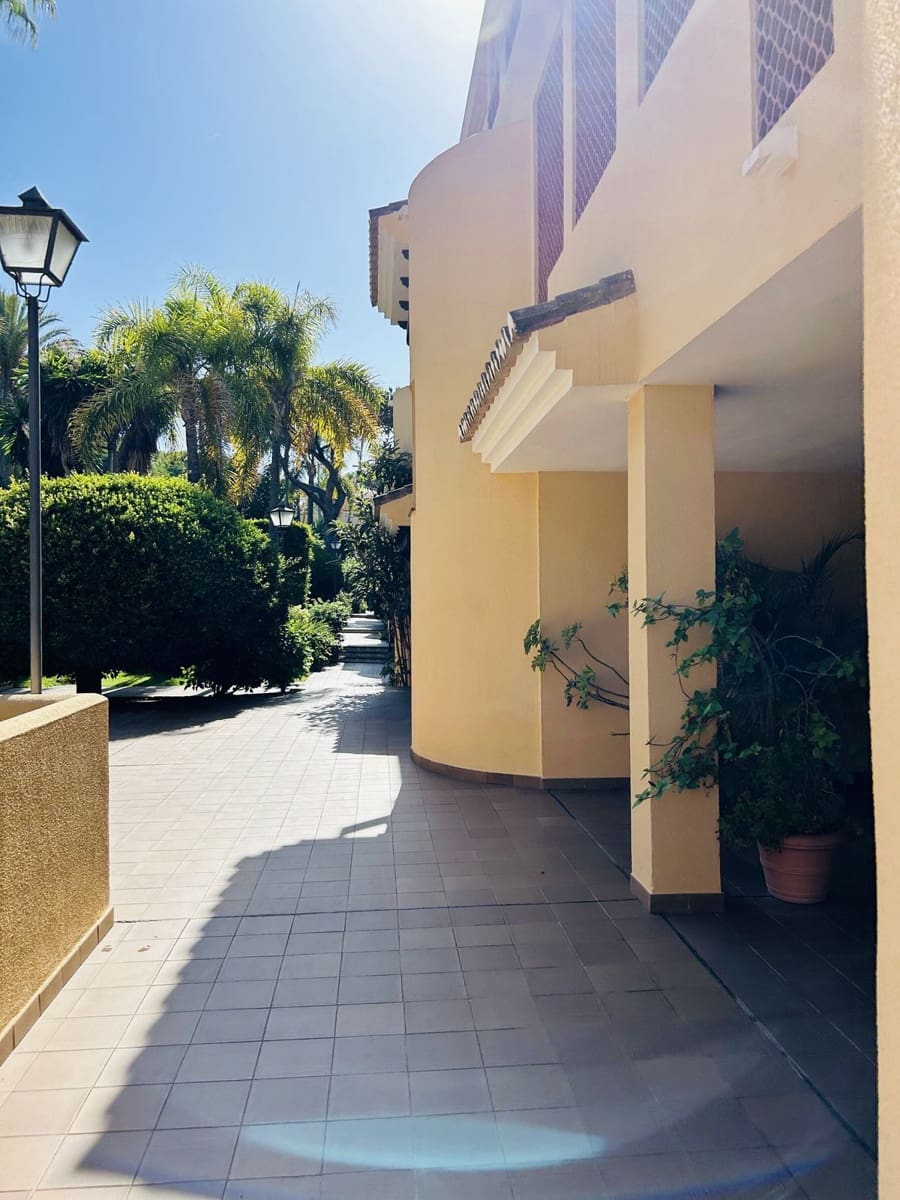Apartamento de 2 habitaciones en Elviria en venta - 600.000 € (Ref: 9894675)