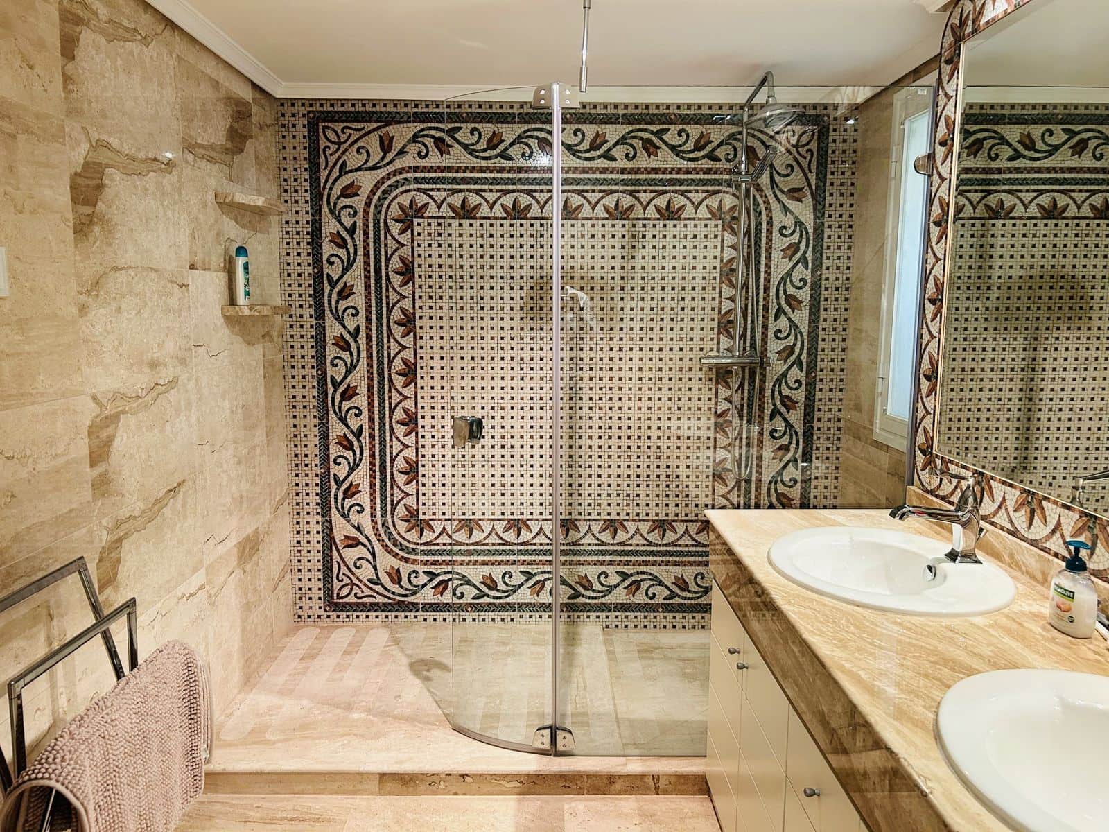Apartamento de 2 habitaciones en Elviria en venta - 600.000 € (Ref: 9894675)