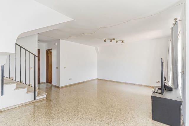 Casa de 3 habitaciones en Nueva Atalaya, Estepona en venta - 580.000 € (Ref: 9894681)