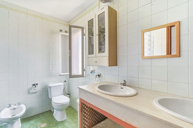 Casa de 3 habitaciones en Nueva Atalaya, Estepona en venta - 580.000 € (Ref: 9894681)