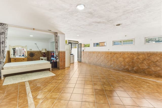 Casa de 3 habitaciones en Nueva Atalaya, Estepona en venta - 580.000 € (Ref: 9894681)