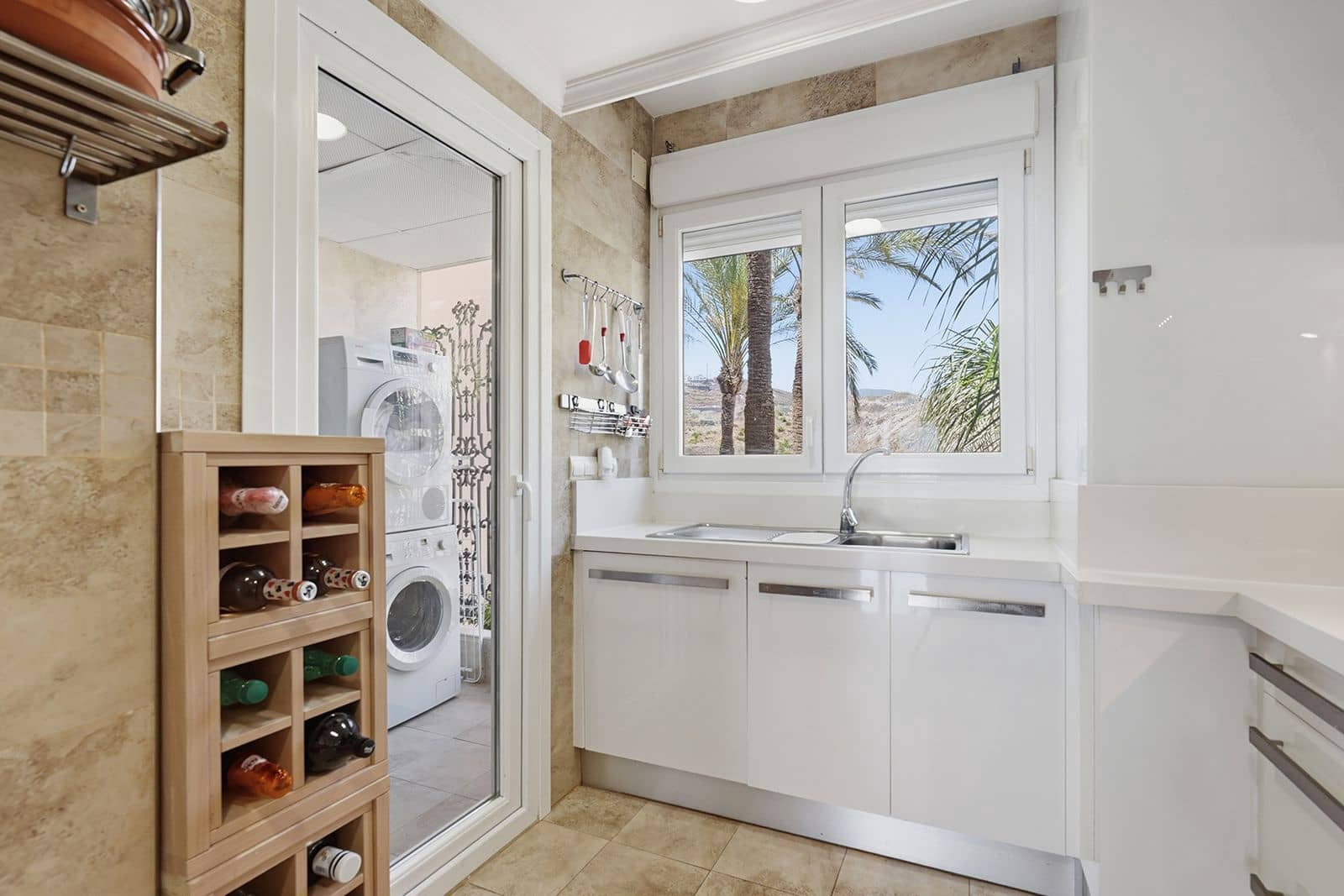 Ático de 2 habitaciones en Nueva Andalucia en venta - 895.000 € (Ref: 9894685)