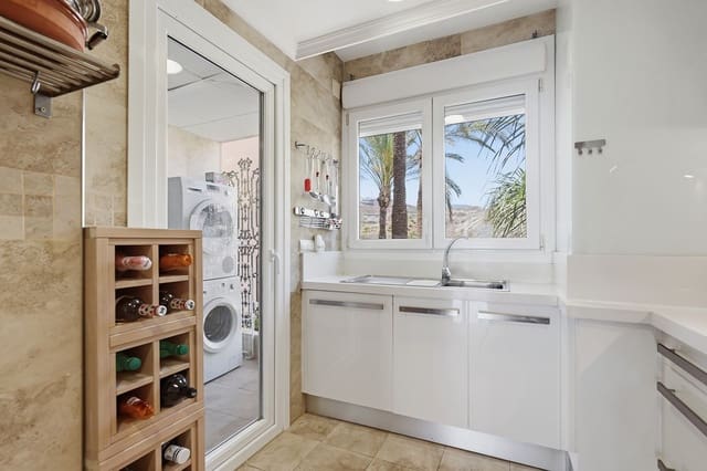 Ático de 2 habitaciones en Nueva Andalucia, Marbella en venta - 895.000 € (Ref: 9894685)