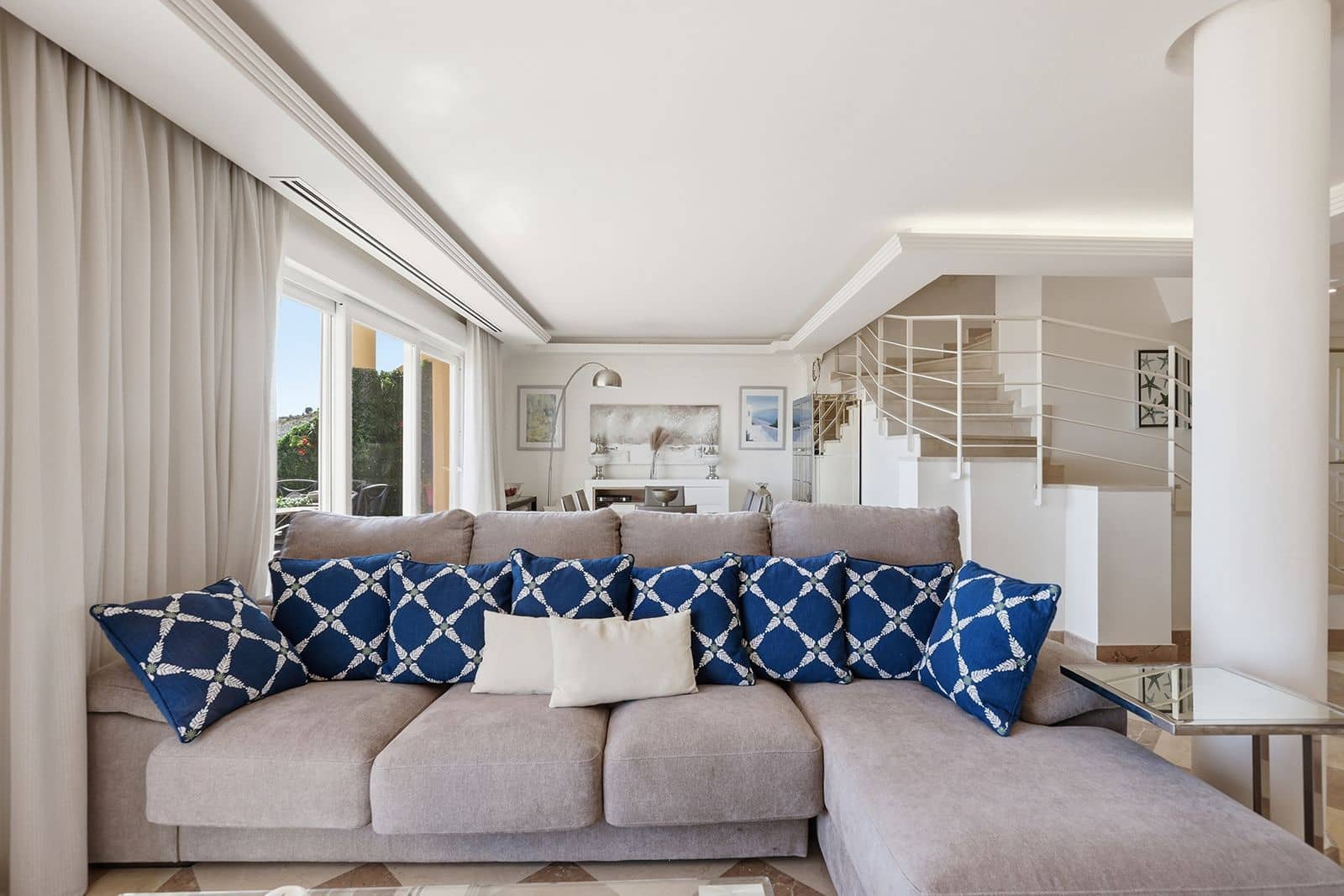 Ático de 2 habitaciones en Nueva Andalucia en venta - 895.000 € (Ref: 9894685)
