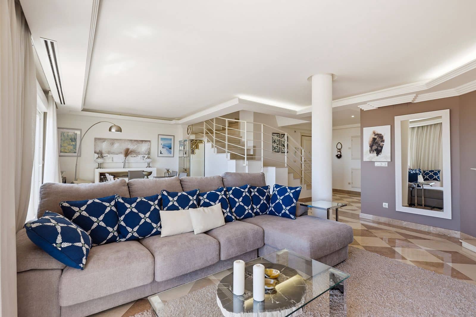 Ático de 2 habitaciones en Nueva Andalucia en venta - 895.000 € (Ref: 9894685)