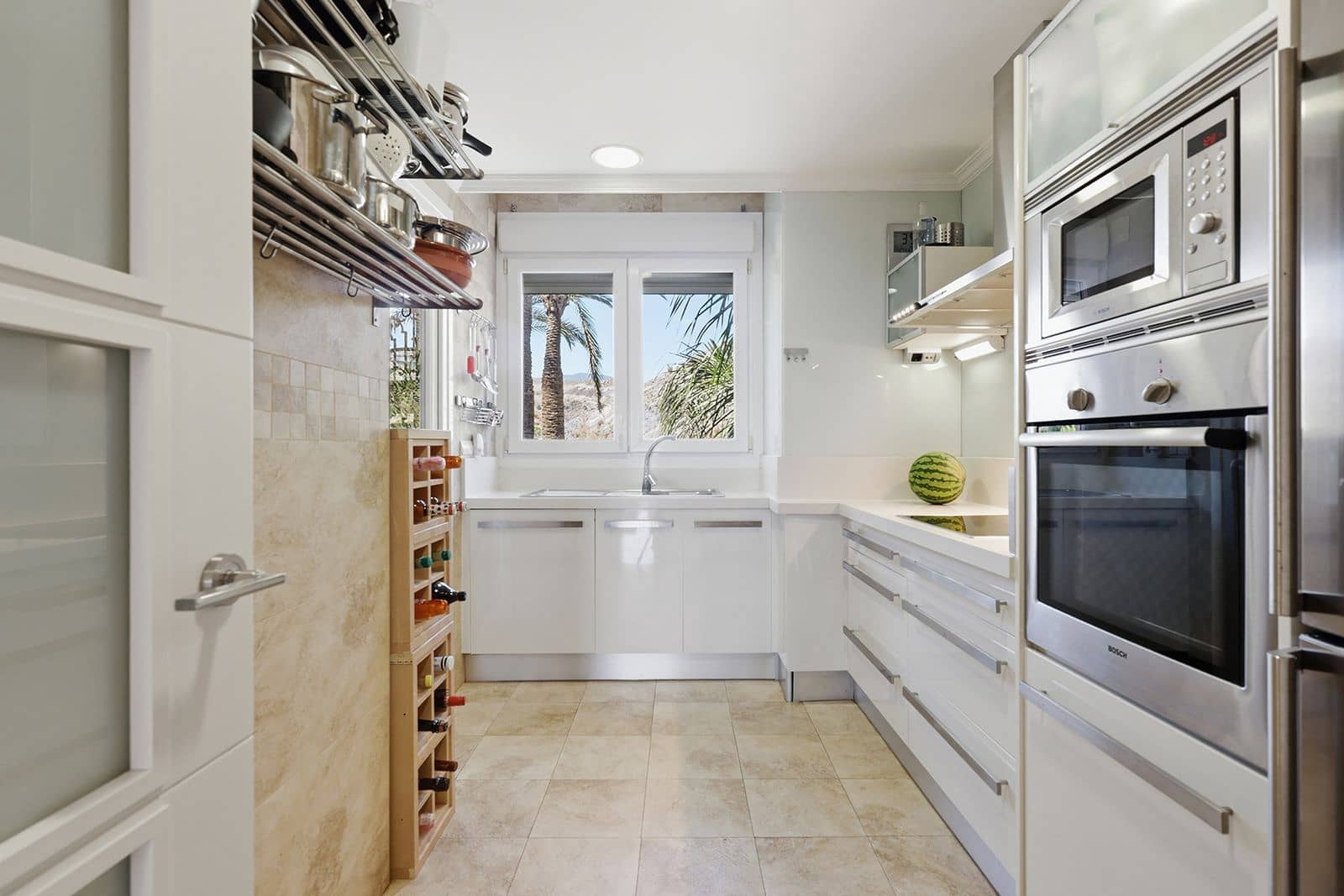 Ático de 2 habitaciones en Nueva Andalucia en venta - 895.000 € (Ref: 9894685)
