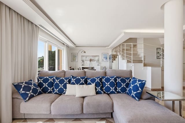 Ático de 2 habitaciones en Nueva Andalucia, Marbella en venta - 895.000 € (Ref: 9894685)