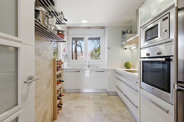 Ático de 2 habitaciones en Nueva Andalucia, Marbella en venta - 895.000 € (Ref: 9894685)
