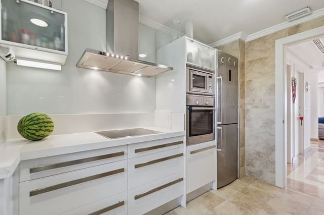 Ático de 2 habitaciones en Nueva Andalucia, Marbella en venta - 895.000 € (Ref: 9894685)