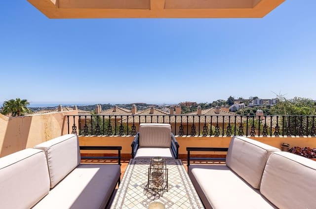 Ático de 2 habitaciones en Nueva Andalucia, Marbella en venta - 895.000 € (Ref: 9894685)