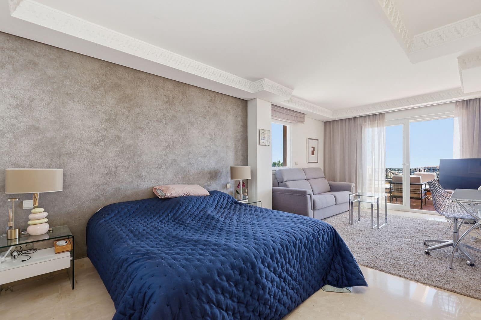 Ático de 2 habitaciones en Nueva Andalucia en venta - 895.000 € (Ref: 9894685)
