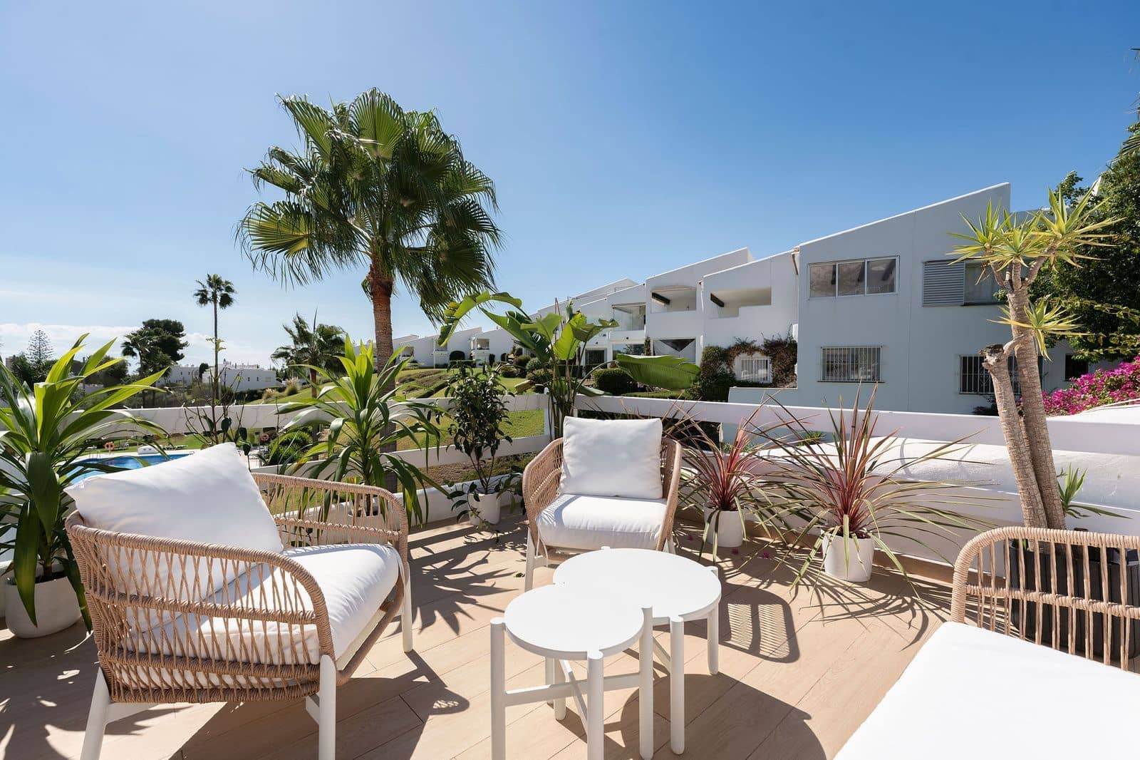 Ático de 2 habitaciones en Nueva Andalucia en venta - 489.000 € (Ref: 9894688)