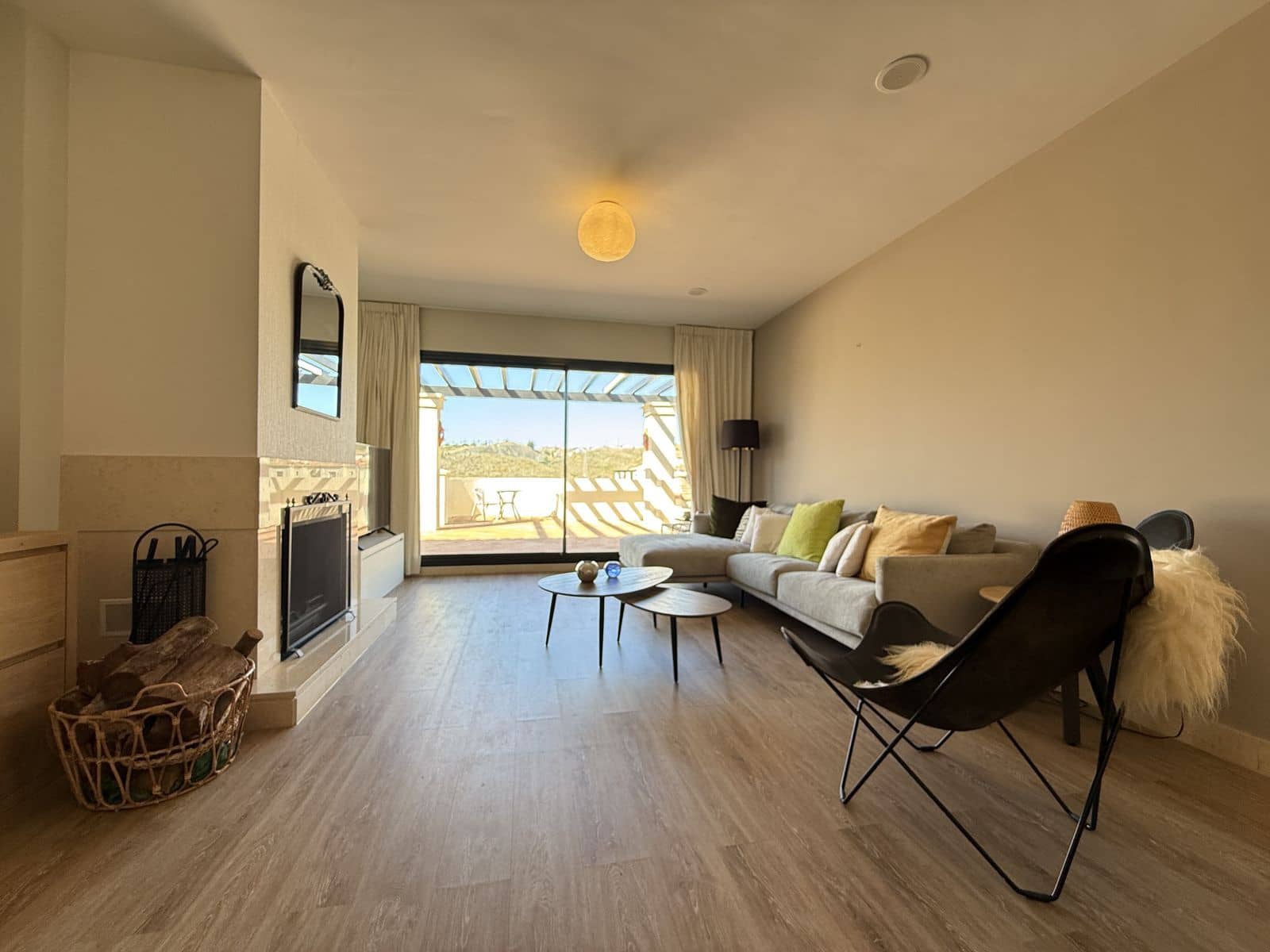 3 quarto Penthouse para venda em Benahavis - 940 000 € (Ref: 9894690)