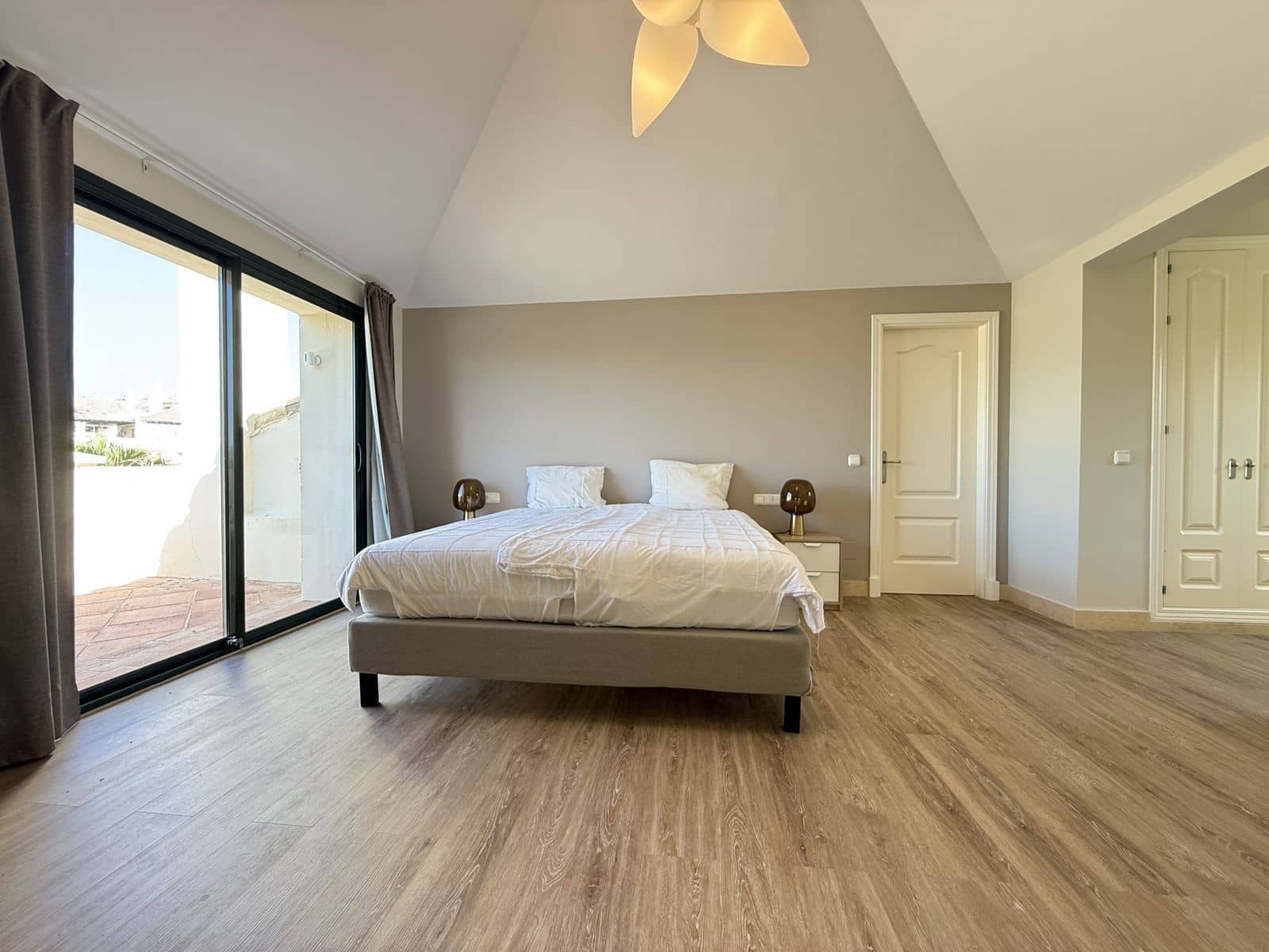 3 quarto Penthouse para venda em Benahavis - 940 000 € (Ref: 9894690)