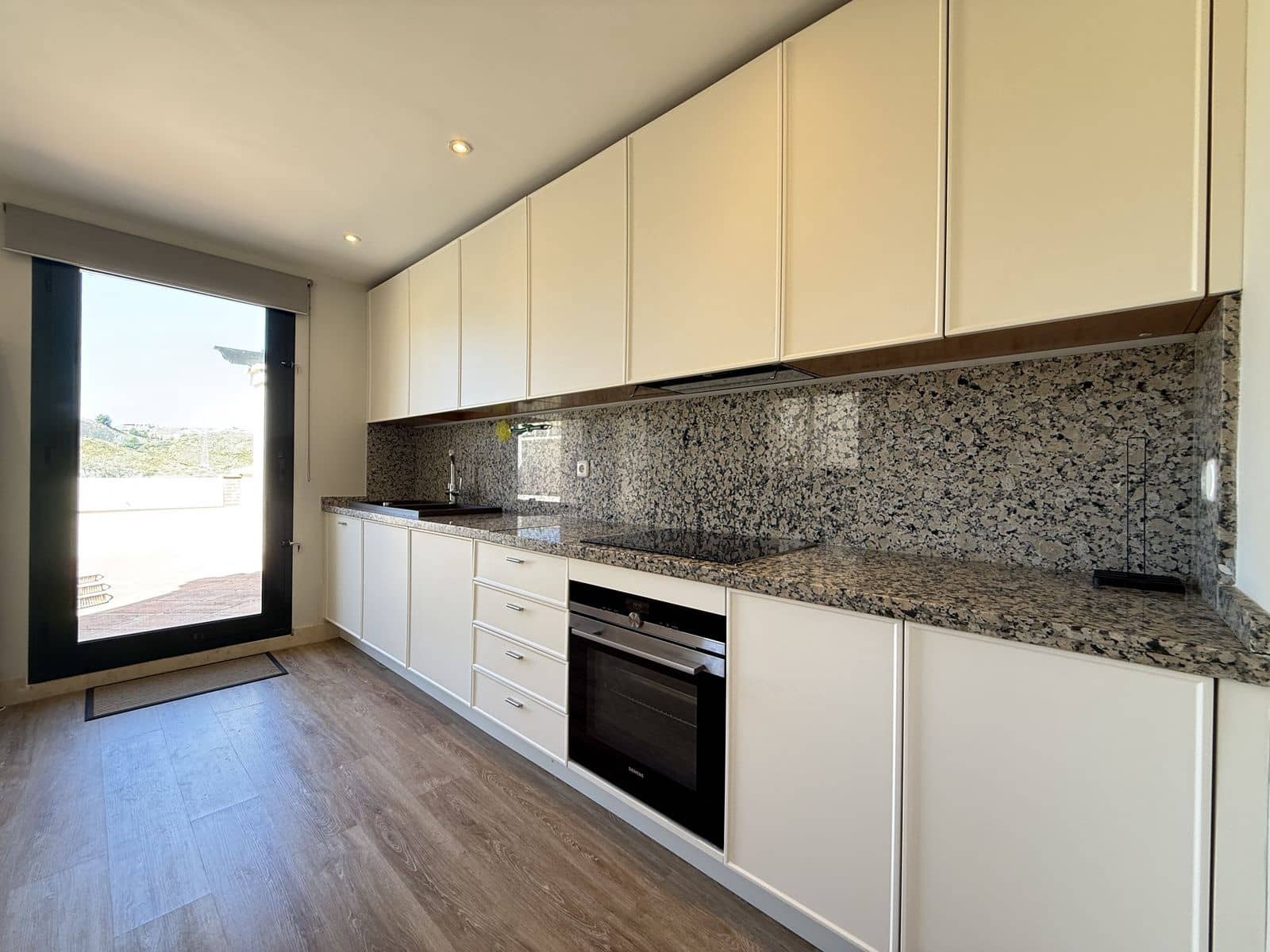 3 quarto Penthouse para venda em Benahavis - 940 000 € (Ref: 9894690)