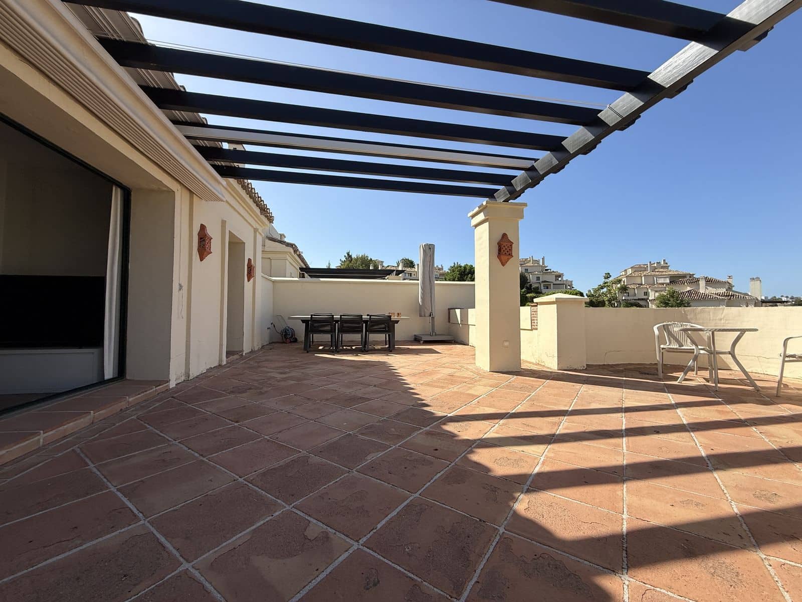 3 quarto Penthouse para venda em Benahavis - 940 000 € (Ref: 9894690)