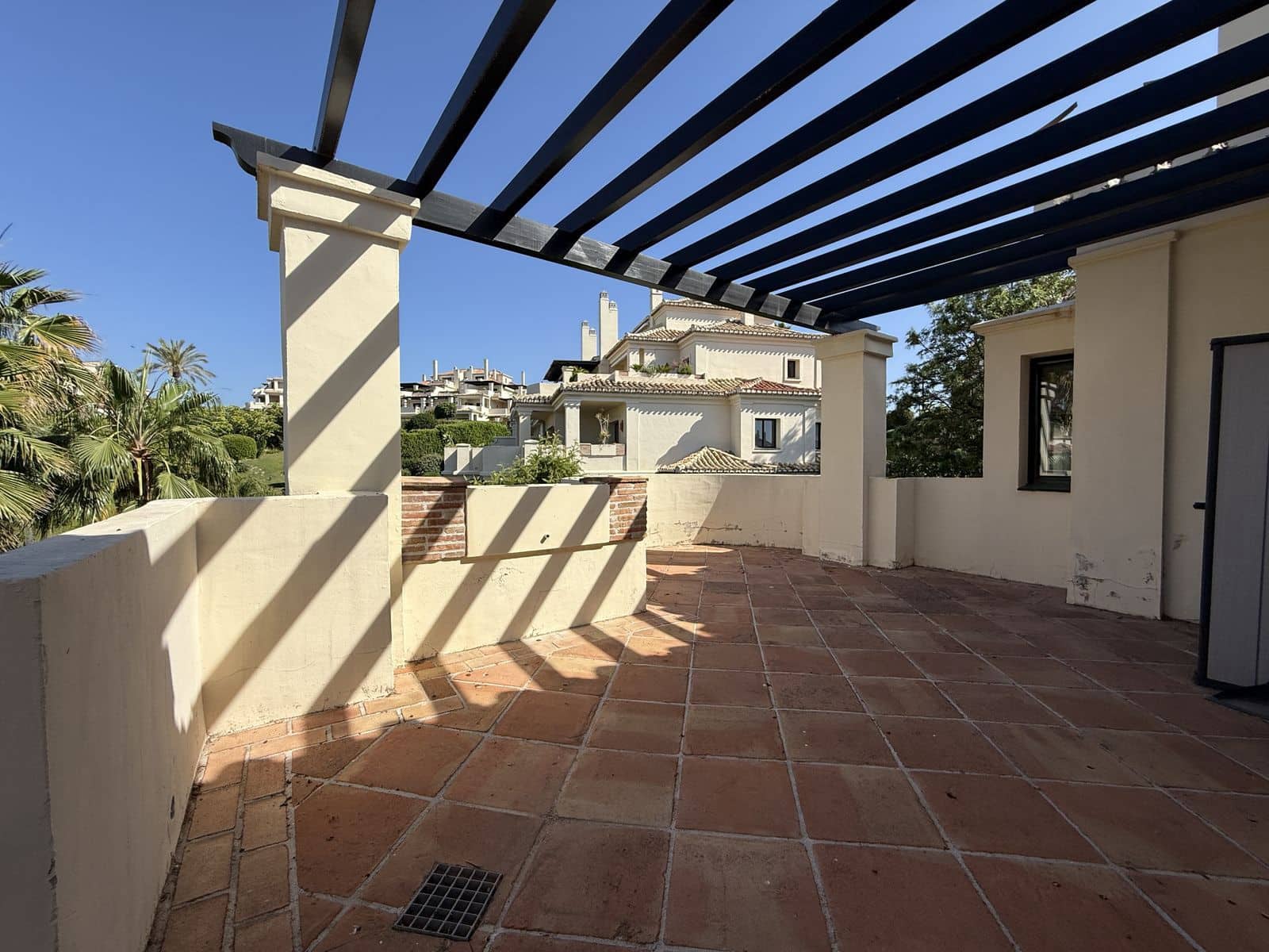 3 quarto Penthouse para venda em Benahavis - 940 000 € (Ref: 9894690)