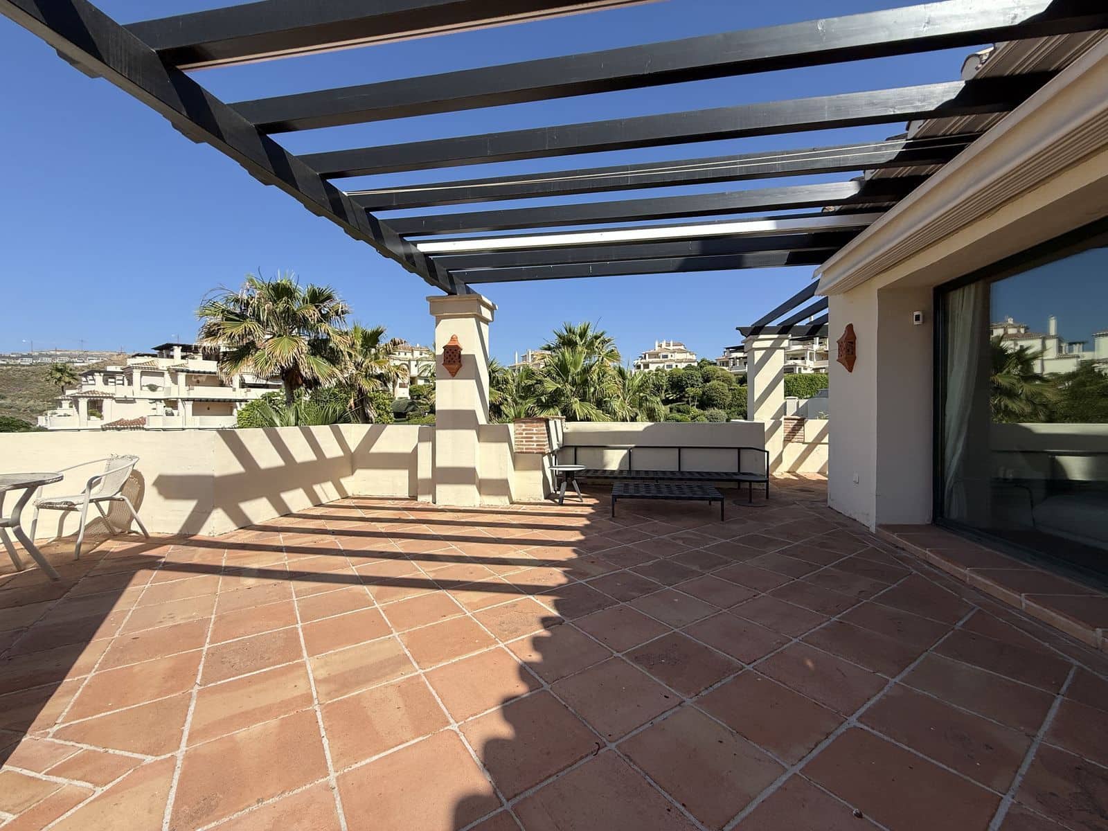 3 quarto Penthouse para venda em Benahavis - 940 000 € (Ref: 9894690)