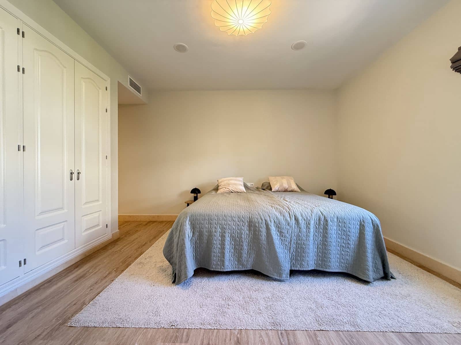 3 quarto Penthouse para venda em Benahavis - 940 000 € (Ref: 9894690)