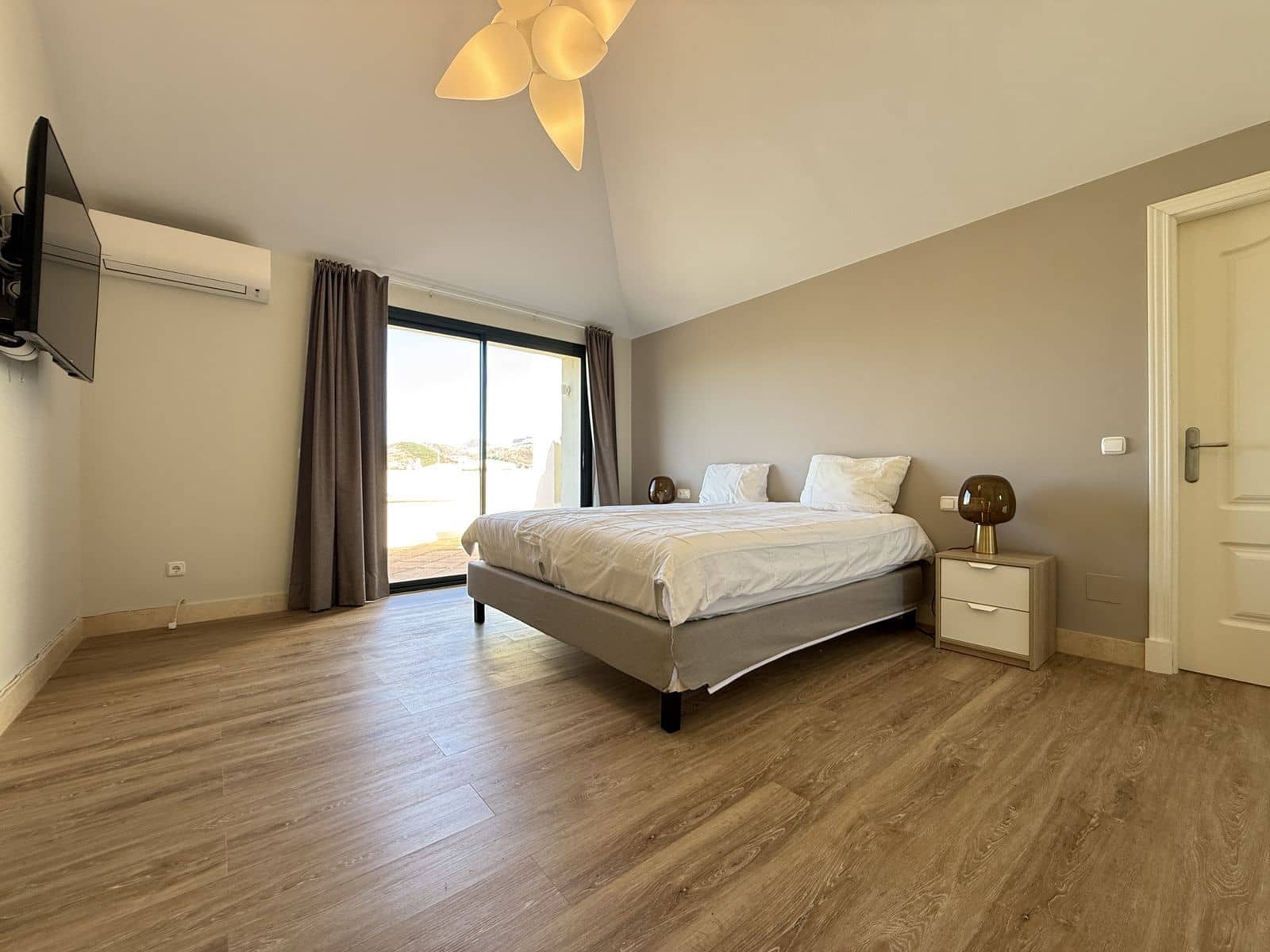 3 quarto Penthouse para venda em Benahavis - 940 000 € (Ref: 9894690)
