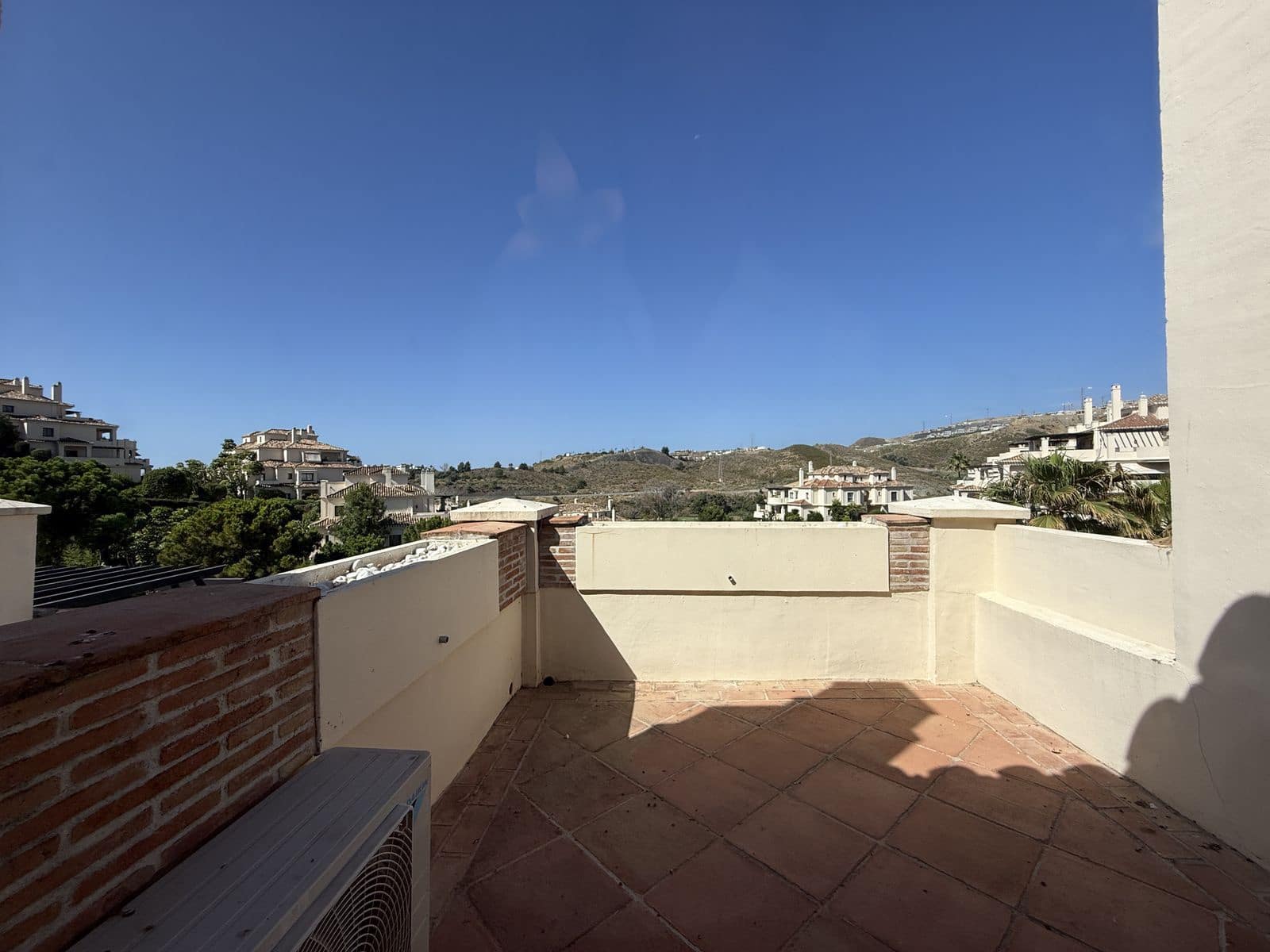 3 quarto Penthouse para venda em Benahavis - 940 000 € (Ref: 9894690)