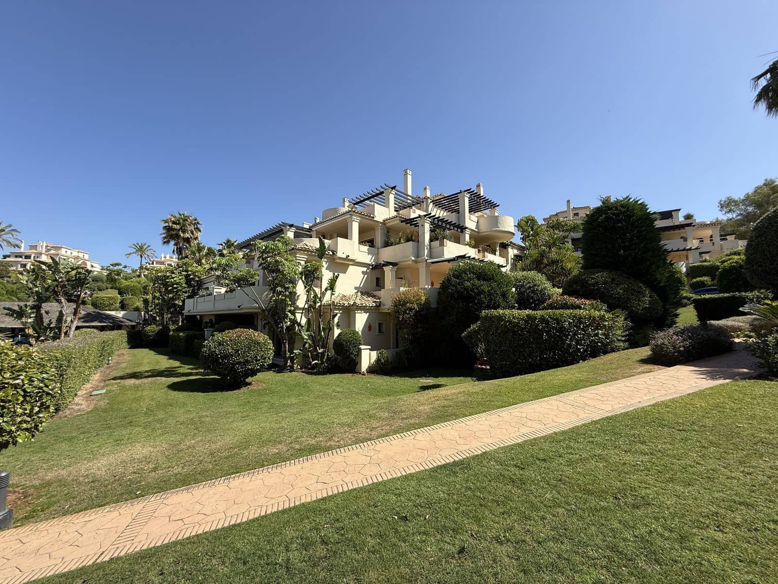 3 quarto Penthouse para venda em Benahavis - 940 000 € (Ref: 9894690)