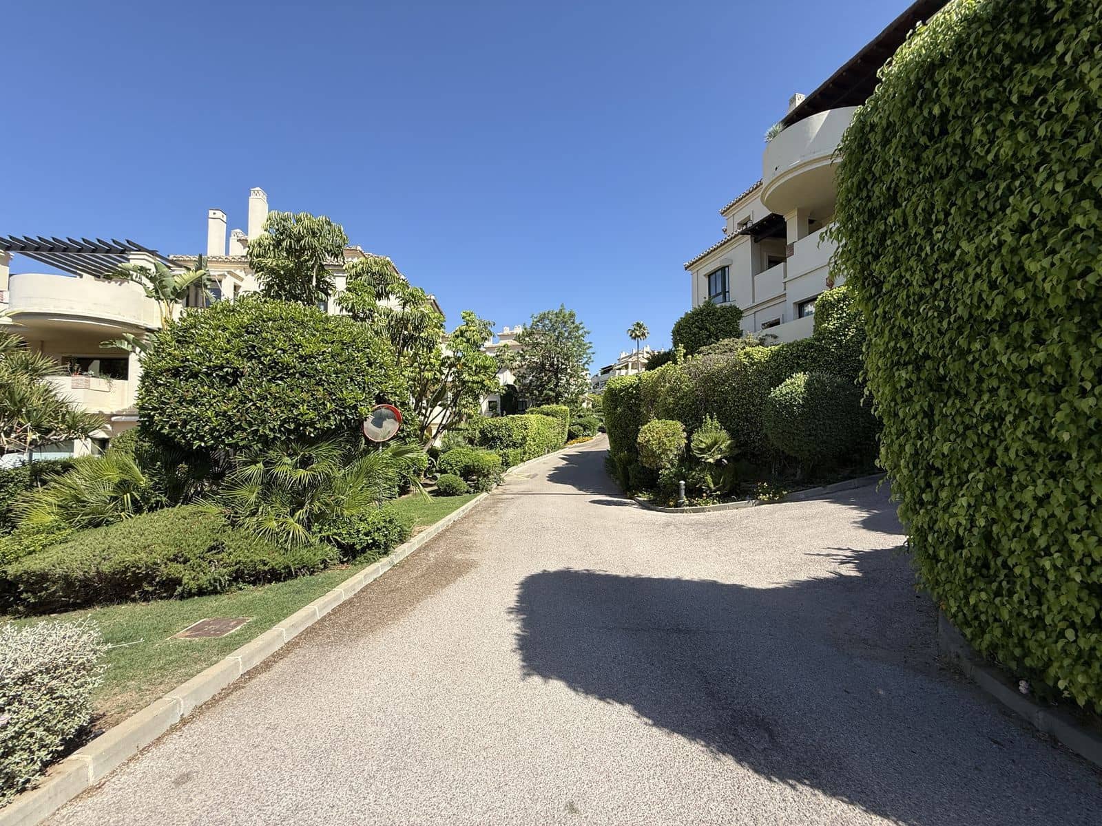 3 quarto Penthouse para venda em Benahavis - 940 000 € (Ref: 9894690)
